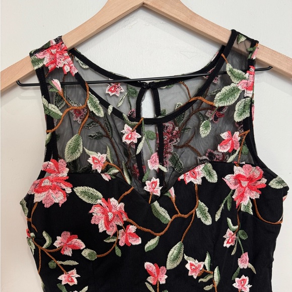 Lulu's Headliner S Sleeveless Black Midi Dress with Pink Floral Embroidery - Picture 4 of 6